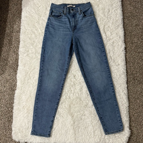 Levi’s High Waisted Mom Jeans in Blue Size 25 - Picture 6 of 11